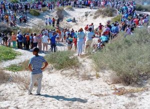 Kleinneefs versmoor in sand