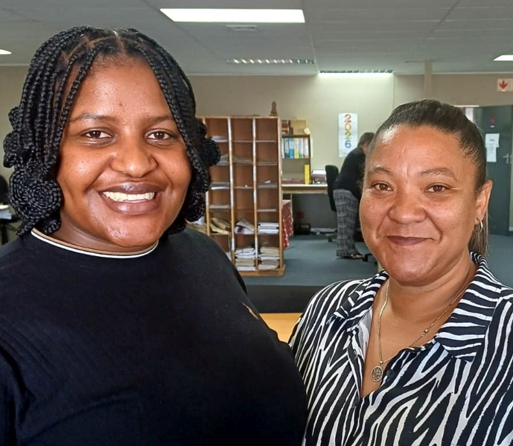 Sers. Lindo Kuhle Makupula (links) en sers. Geraldine Miggel.