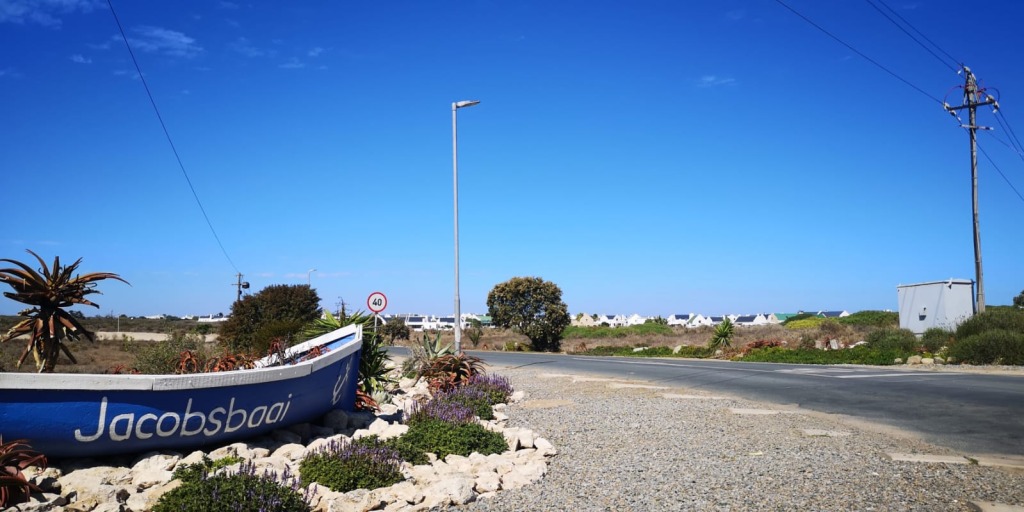 Jacobsbaai en Middelpos loop deur onder onbewaakte beeste. 