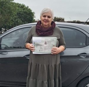Ouma van Saldanha kry op 70 eindelik rybewys