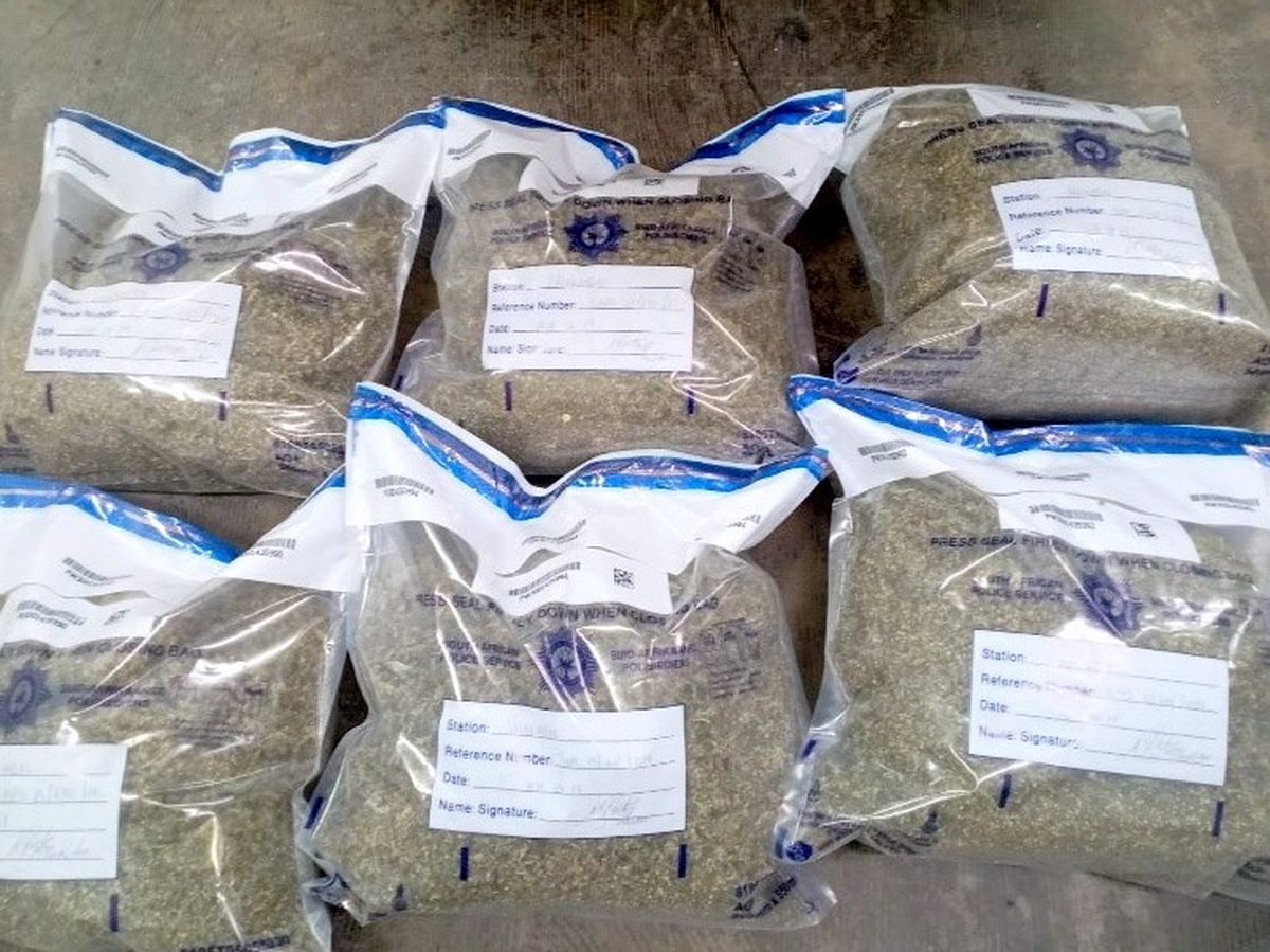Die afgelope naweek is op 13,525 kg dagga beslag gelê. Dit is verlate in 'n Vredendalse straat gekry.