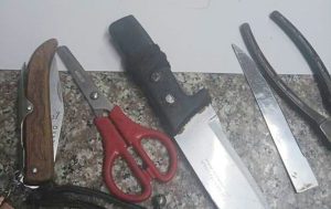 Polisie lê beslag op verskeie items