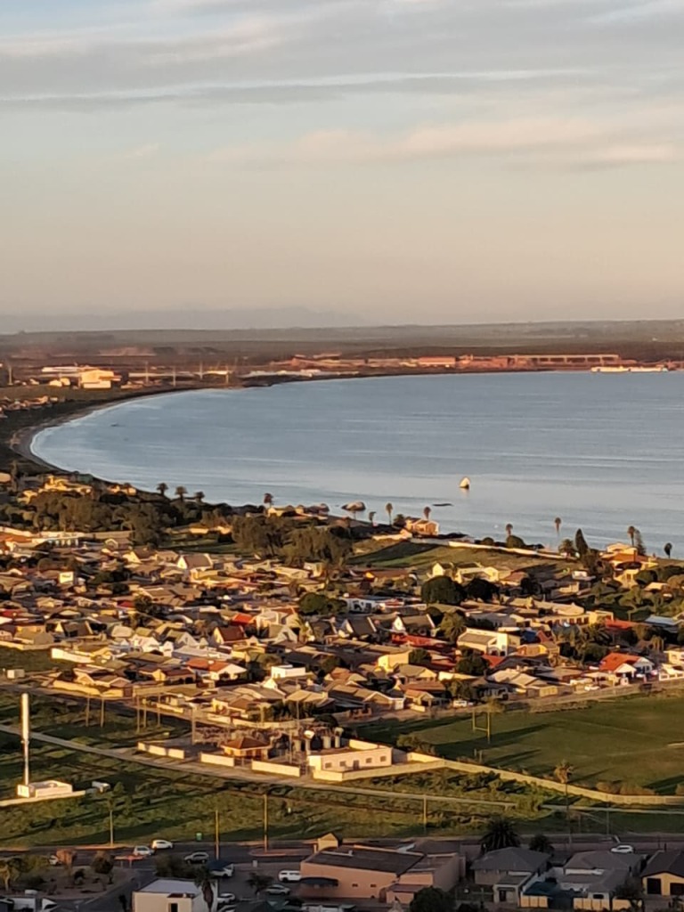 Die Saldanhabaai met die hawe in die agtergrond. Foto: Alida Buckle