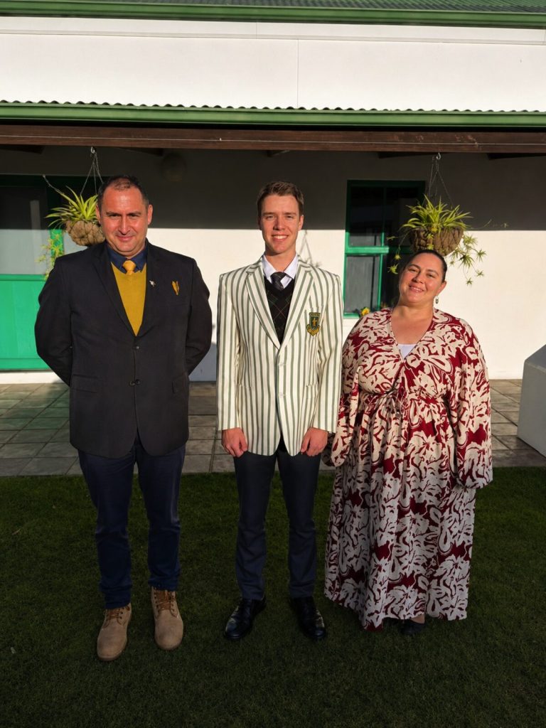 Longacres Privaatskool is trots op Andrew Starke (middel) met die verowering van vol kleure vir die derde jaar in 'n ry. 