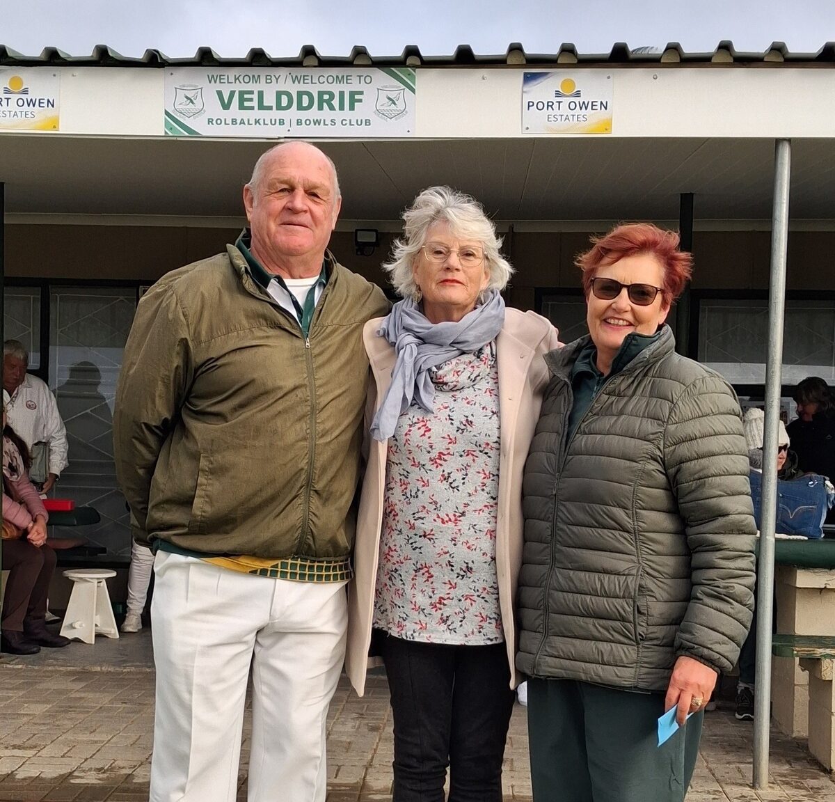 Runners up: Keith Baker (left) and Riana de Beer (right). Along with Jackie Bokelmann (middle).