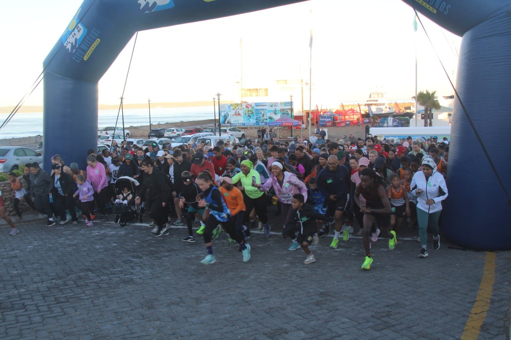 Atlete spring weg tydens die 5km.
