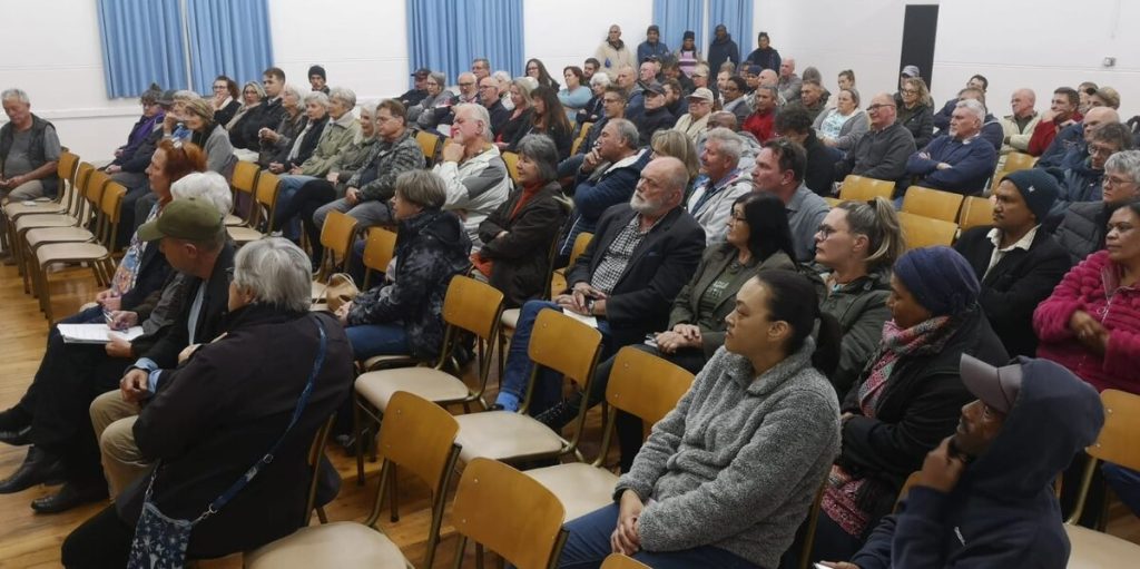 Op 'n gemeenskapsvergadering in Hopefield is teenkanting uitgespreek teen 'n waterstof- en sonplaasaanleg.