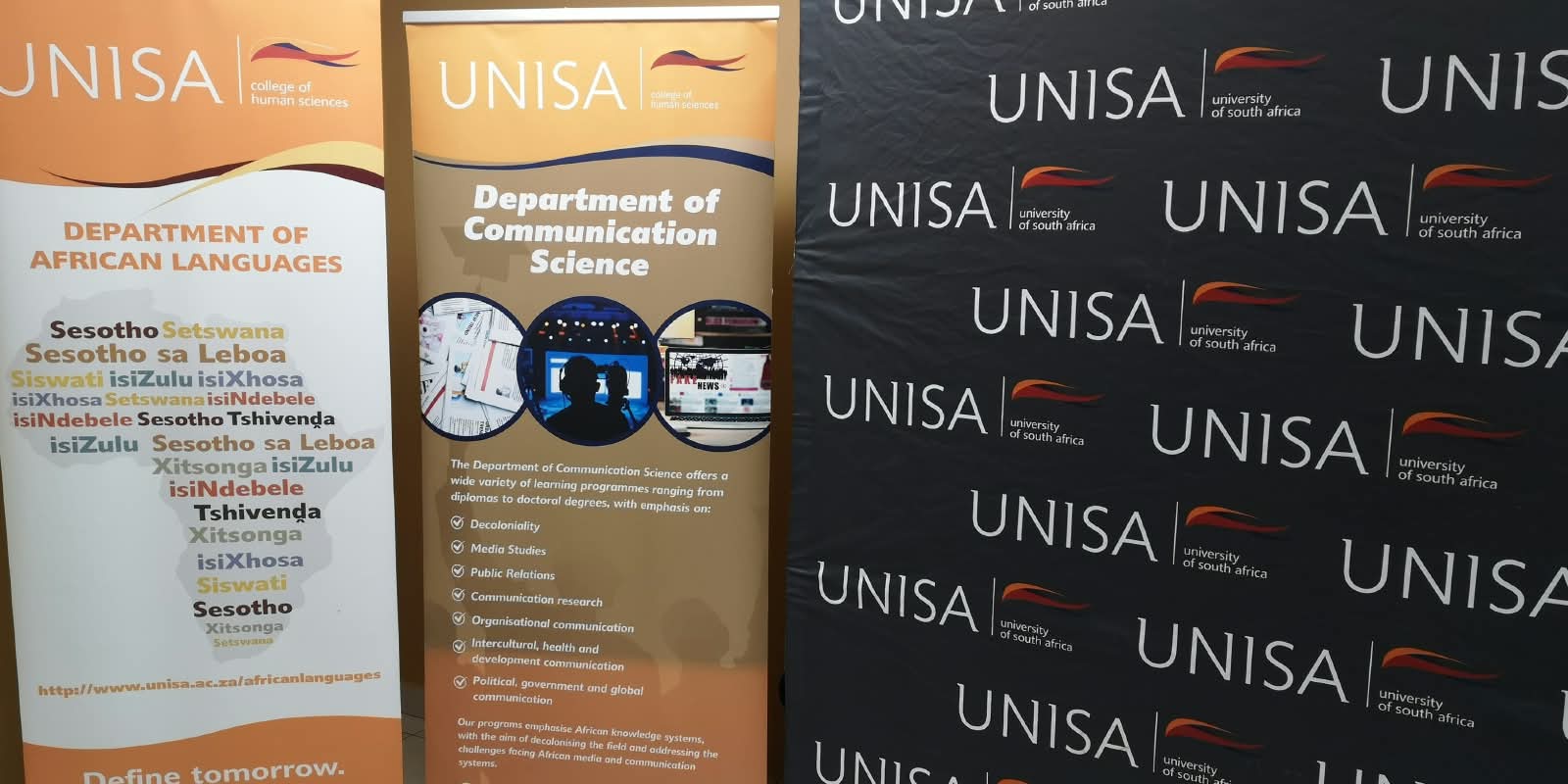 ’n UNISA-uitstalling tydens die werkswinkels oor taal, kultuurerfenis en plaaslike kennis in die Saldanhabaai-gebied. Foto: Danie Hefers