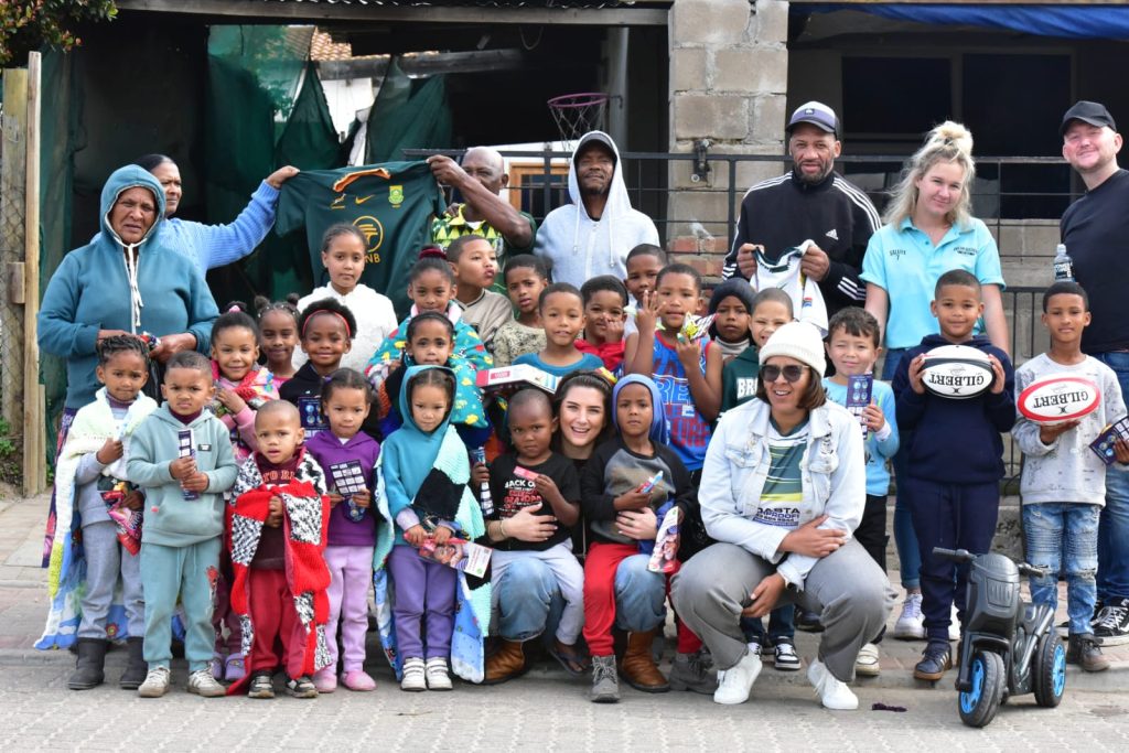 Dream Builders South Afrika saam met kinders van Hopefield Mandela Dag. Foto: Brad Havenga
