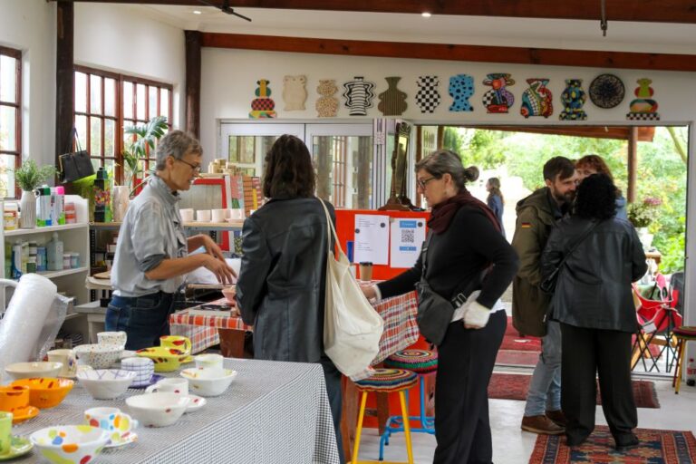 Art lovers in Porterville last year. PHOTO: Berg River Tourism