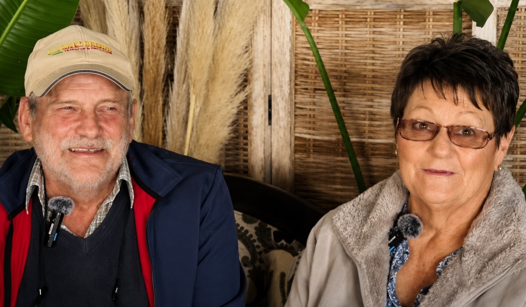 'n Videogreep van 'n sosialemediaonderhoud vroeër vanjaar met Jacques Umans (links) en sy vrou, Marlene.