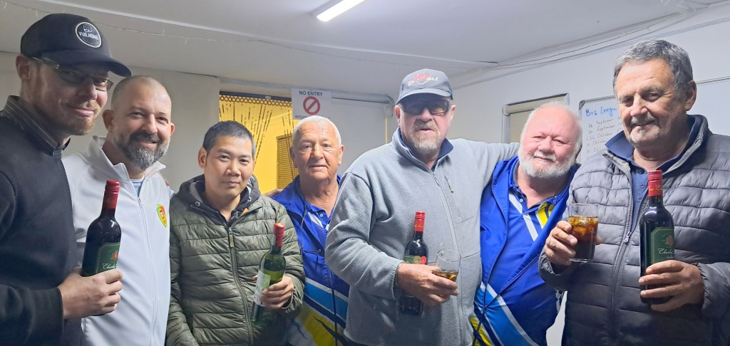 Tiende: Watergat saam met sakeliga-sameroepers Herman van Lill (links) en Etienne Schutt. Foto: Alida Buckle