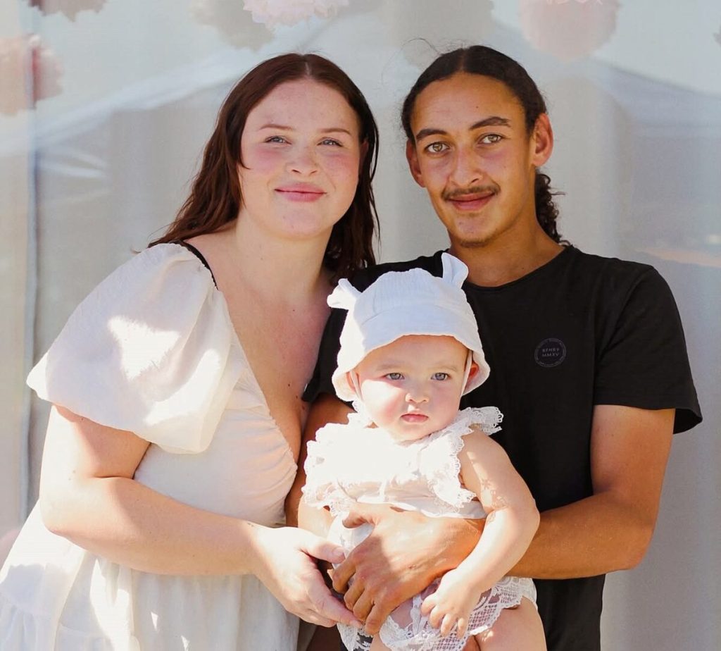 Nadine Thiart (links) en wyle Ayoob Karriem (regs) saam met hul dogtertjie Nadiya Karriem.
