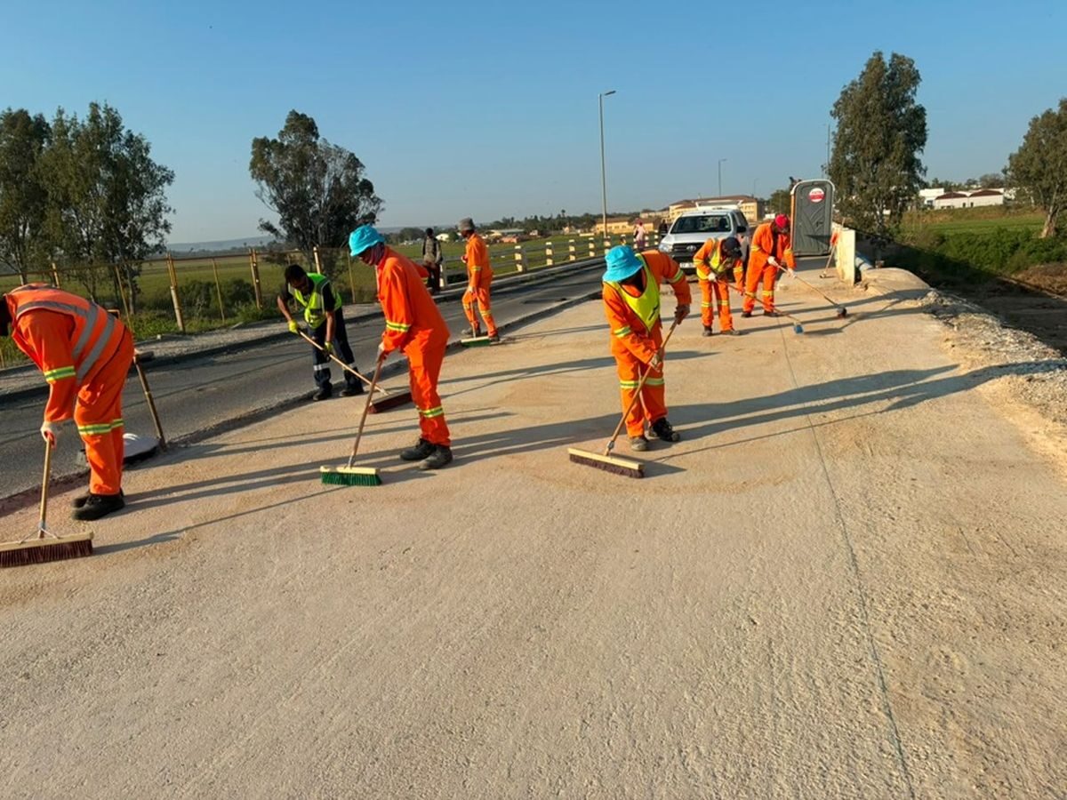 Herstelwerk aan die brug in Vredendal is aan die gang.