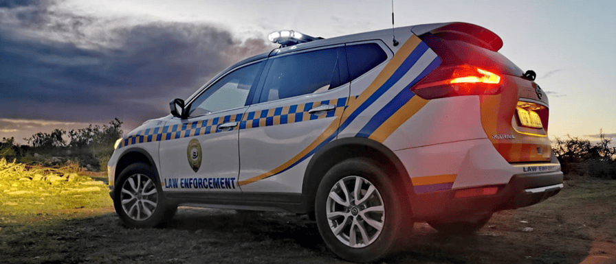 Beamptes slaan 125 bundels vermoedelike khat ter waarde van R15 000 op die R45 naby Vredenburg beslag; een verdagte is in hegtenis.
