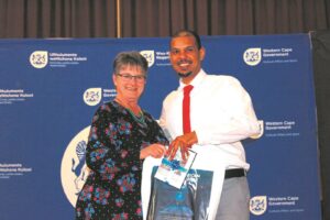 Stigter van bokstoernooie in Boland deur minister vereer