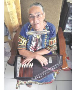 Musiek uit amperse wit olifant bekoor wêreldwyd