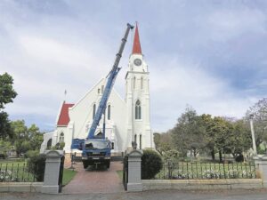 NG Kerk se haan eers stil