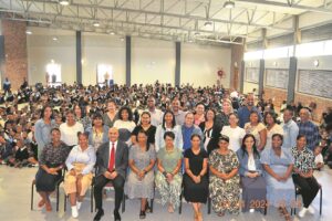 Laerskool Waveren vereer topleerders; groet ds. Simpson