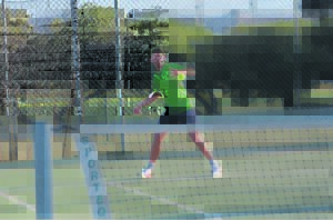 André se gehalte-tennis duur voort