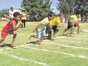 Kleintjies hardloop vir liefdadigheid