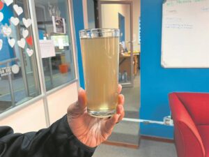 Bruin water ís drinkbaar