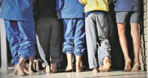 Dag sonder skoene laat leerders wonder