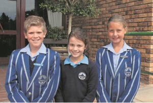 Drie in Kaapse Wynland-span opgeneem