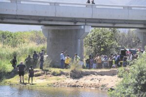 Polisie en duikers ondersoek tans moontlike verdrinking in Breërivier by Worcester