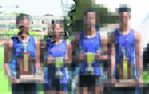 Atlete skop stof in ander se oë