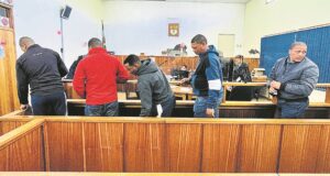 Polisiemanne verskyn vir aanranding, korrupsie en intimidasie