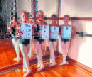 Plaaslike ballerinas neem aan top-eksamen deel