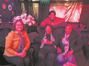 Diana saam met digters vereer