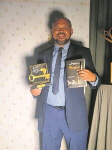 Onderwyser vereer vir boek oor keuses