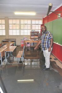 Inwoners staan bont om besittings, wonings te red