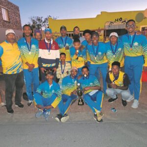 Clovers dra sy trofee in vlakkiekrieket aan Roodewal op