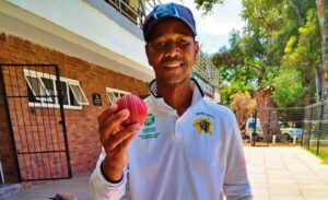 United battle against Paarl