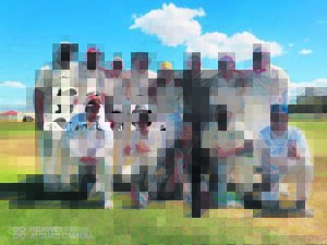 Brandvlei-krieketspelers vuurwarm