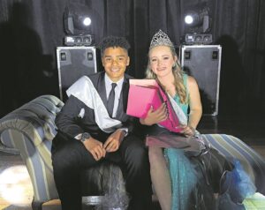 Langerug wys sy Mnr en Mej aan