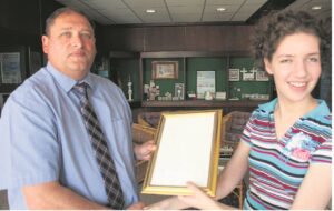 Eerste sertifikaat in braille vir Lise-Mari