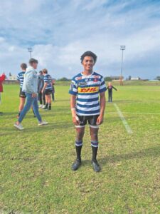 Oud-Charlie-leerder maak buiging in rugby