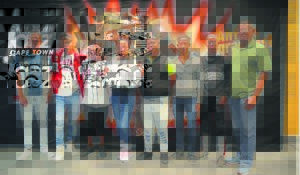 Plaaslike leerders verken musiek