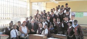 Hoof van onderwys besoek skool