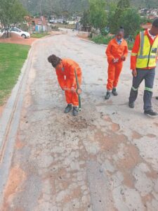 Leerders help vul slaggate