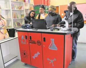 Nuwe laboratorium gee skool hupstoot