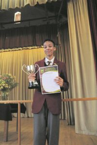 Andrienne is vanjaar Pionierskool se topmatrikulant
