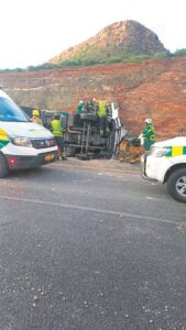Vragmotorbestuurder steeds vasgepen na ongeluk op N1 naby De Doorns