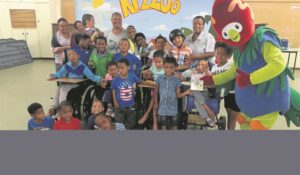Kizzoo kom kuier by die APD