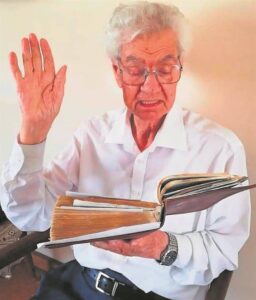 Geliefde oudrektor van kollege sterf