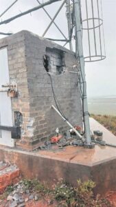 Vandale haal radiostasie van lug